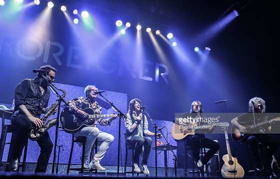 FOREIGNER - In Concert ; Unplugged (2016) inside