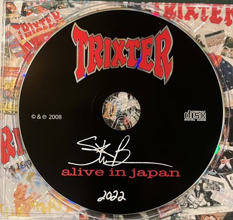 TRIXTER - Alive In Japan (2022 reissue) - disc